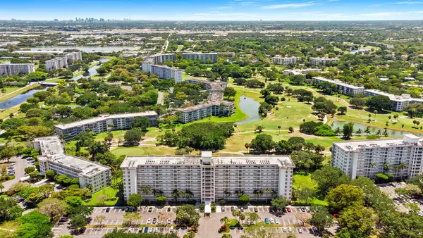 3510 Oaks Way #1002, Pompano Beach, FL 33069