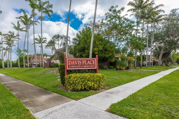 2941 Genoa Place, West Palm Beach, FL 33406