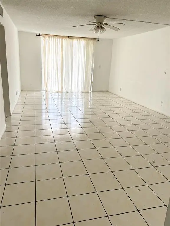 1830 Dixianna Street #201, Hollywood, FL 33020