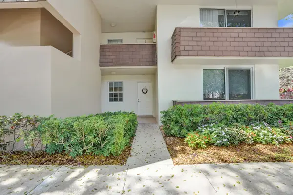 3621 Oaks Clubhouse Drive #101, Pompano Beach, FL 33069