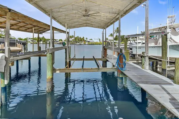 702 SE Adams Court, Port St Lucie, FL 34984