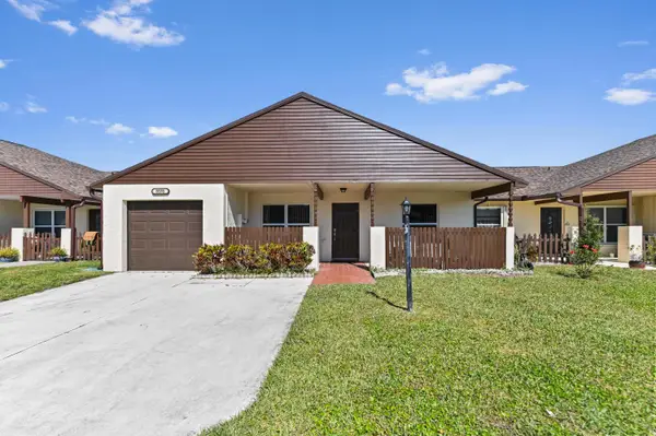 8515 Lake Point Court, Lake Worth, FL 33467