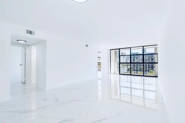 600 Parkview Drive #718, Hallandale Beach, FL 33009