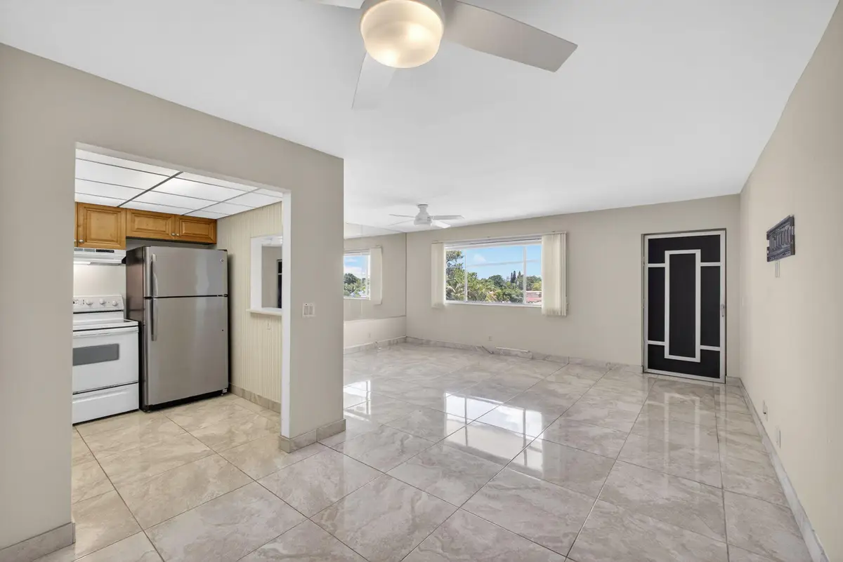 300 S Village Green Cir Circle S #420, Palm Springs, FL 33461 - #1