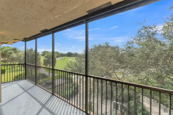 200 W Jacaranda Country Club Drive #3c, Plantation, FL 33324