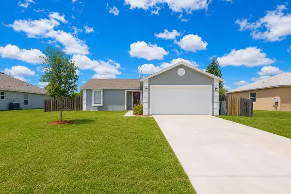 1049 SW Mccracken Avenue, Port St Lucie, FL 34953