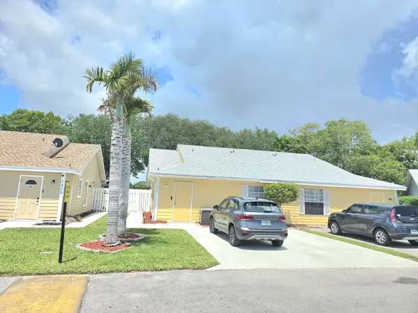 1530 Royal Forest Court, West Palm Beach, FL 33406