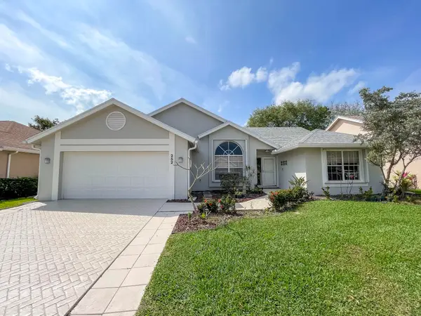 252 Moccasin Trail W, Jupiter, FL 33458