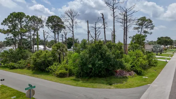 1802 SW Diamond Street, Port St Lucie, FL 34953
