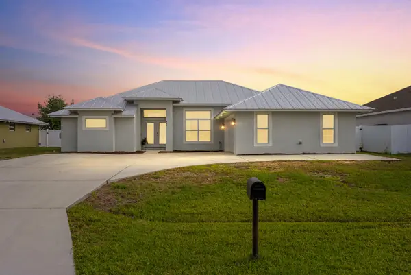 404 SW South Quick Circle, Port St Lucie, FL 34953
