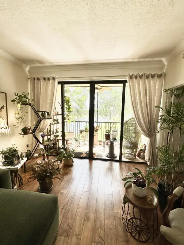 6720 Coral Lake Drive #6720, Margate, FL 33063