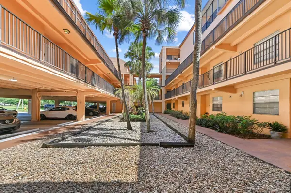 430 Commodore Drive #217, Plantation, FL 33325