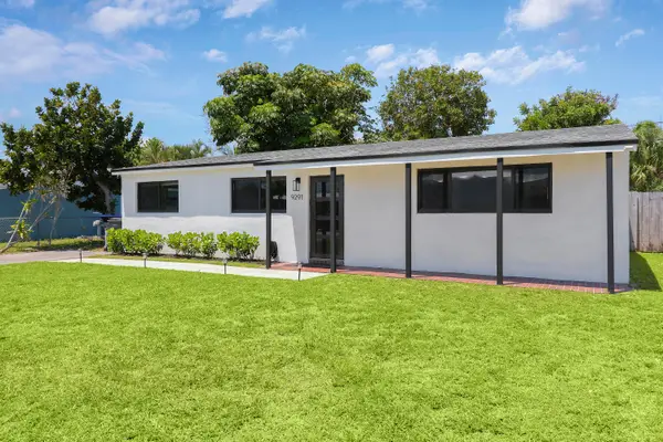 9291 Bloomfield Drive, Palm Beach Gardens, FL 33410