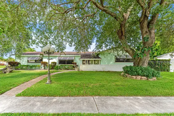 2118 W Palma Circle, West Palm Beach, FL 33415