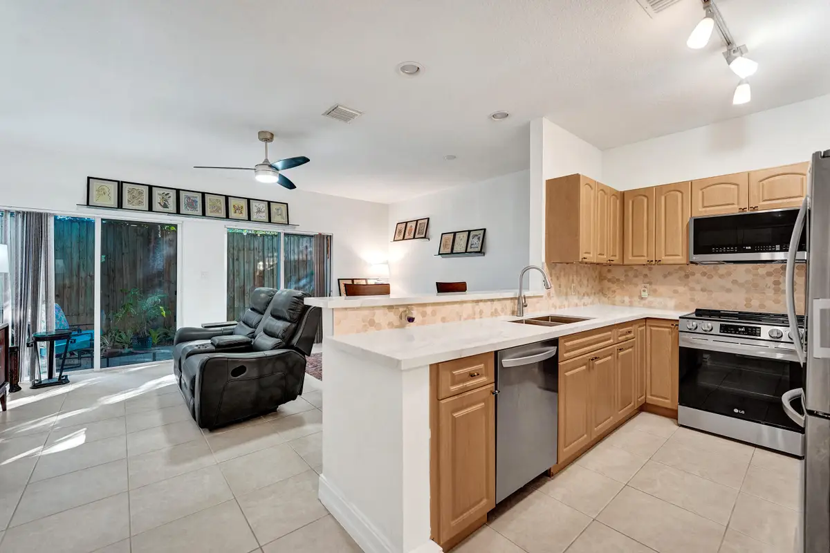 1743 NE 4th Avenue #F4, Fort Lauderdale, FL 33305 - #1