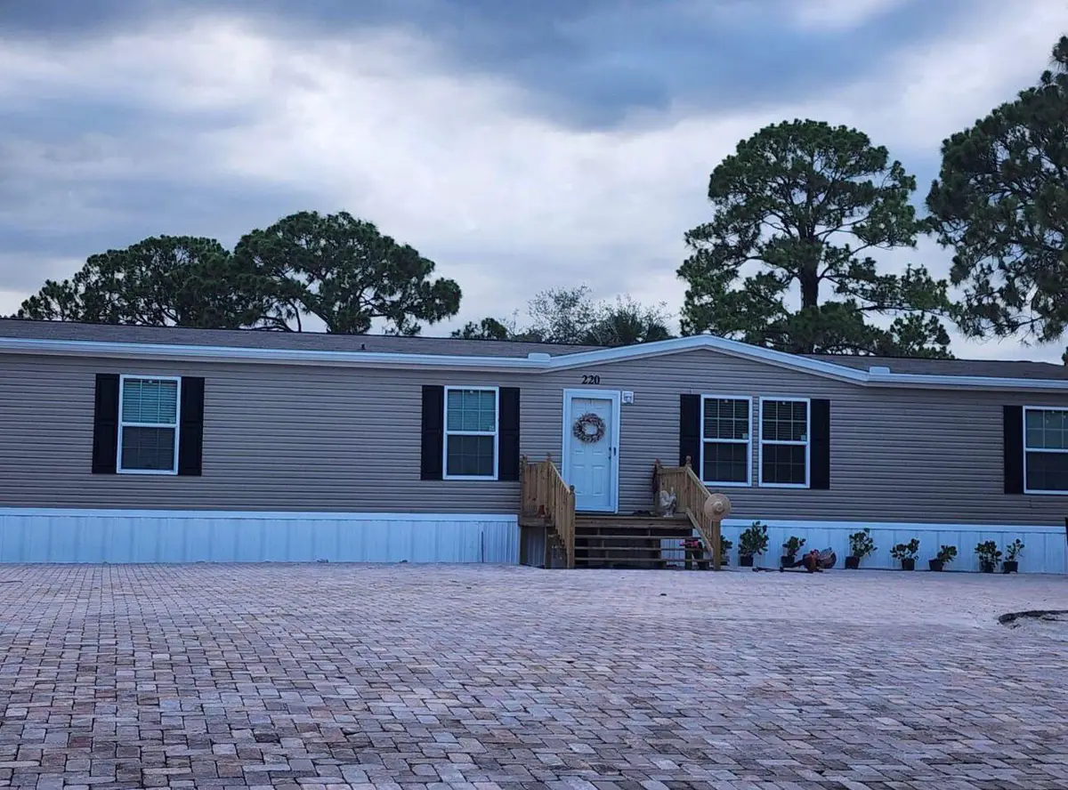 220 S Kennel Street, Clewiston, FL 33440 - #1