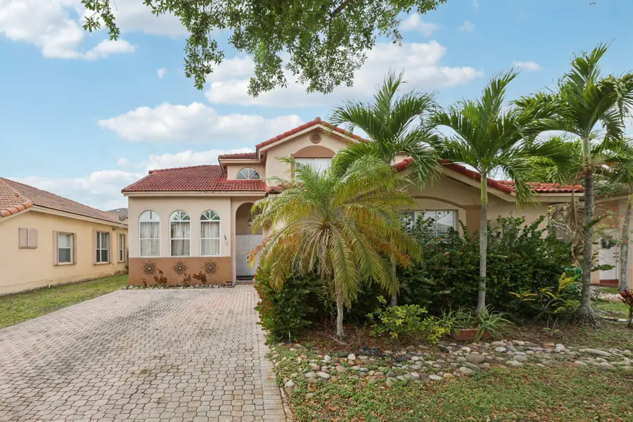405 E Royal Cove Circle, Davie, FL 33325 - #2