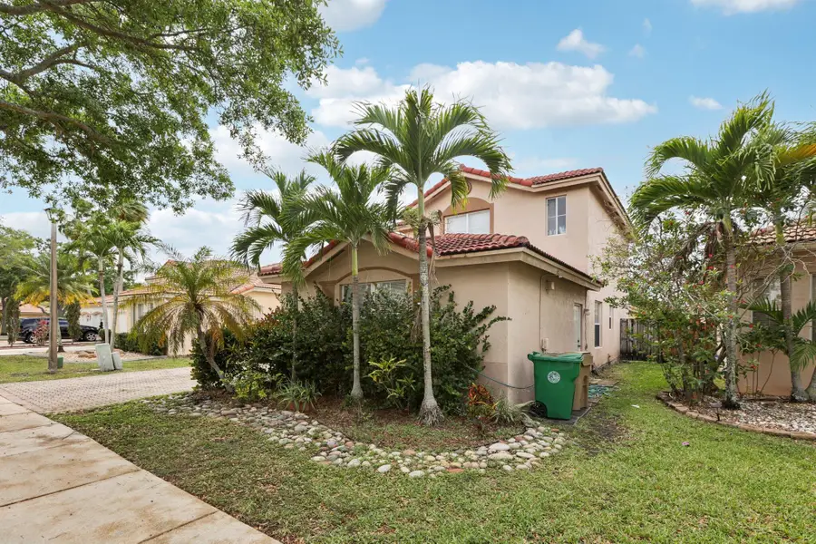 405 E Royal Cove Circle, Davie, FL 33325 - #3