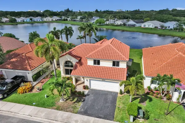 8865 Lake Park Circle S, Davie, FL 33328