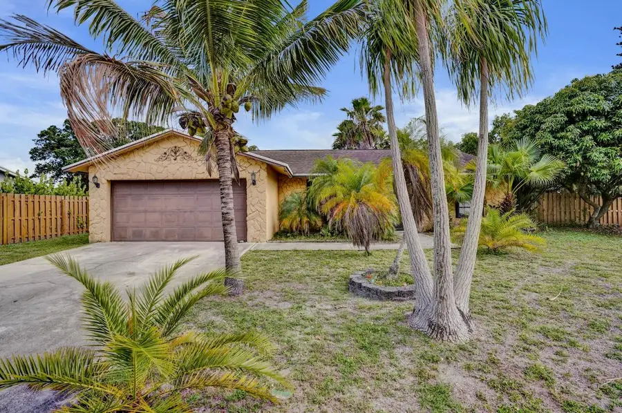 125 Seagull Court, Royal Palm Beach, FL 33411 - #2