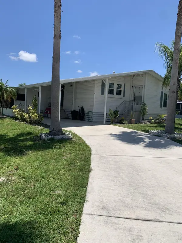 9 Universidad Lane, Port St Lucie, FL 34952