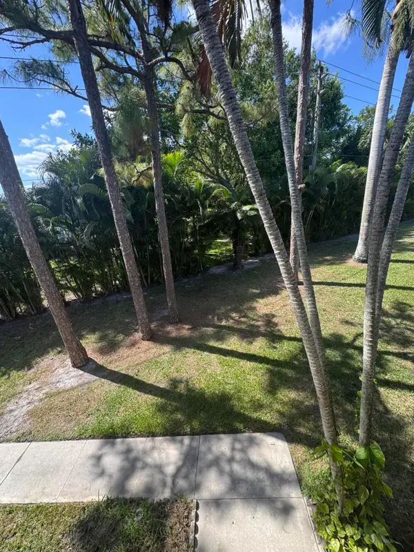 435 Pine Glen Lane #C-2, Greenacres, FL 33463