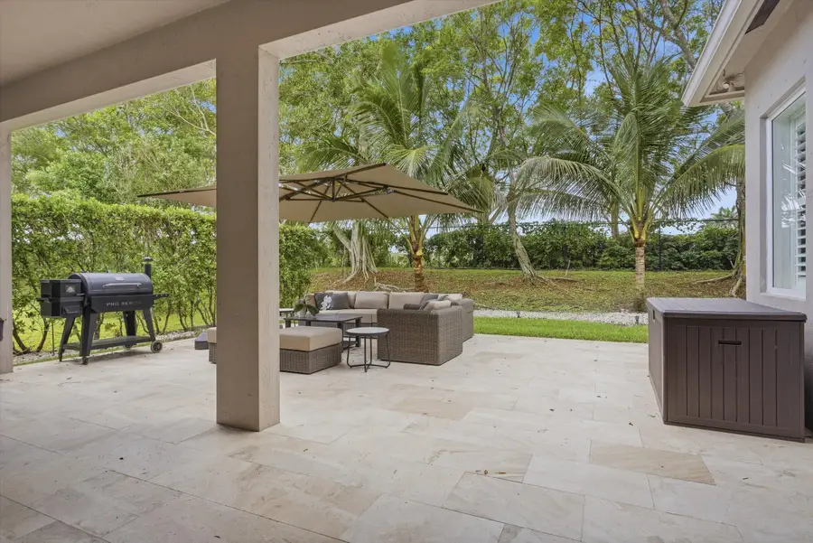 19518 S Whitewater Avenue, Weston, FL 33332 - #2
