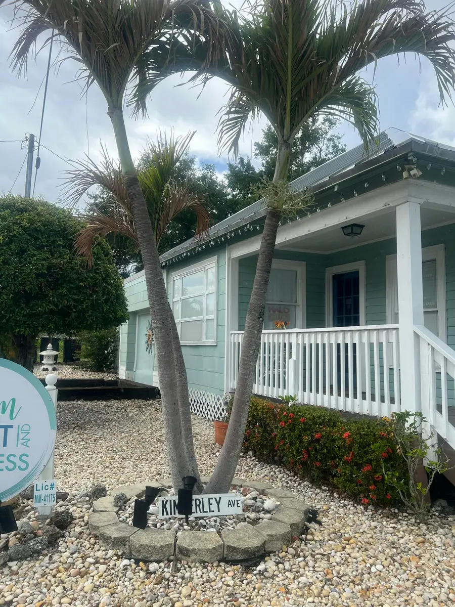 208 E Avenue Avenue, Fort Pierce, FL 34950 - #2