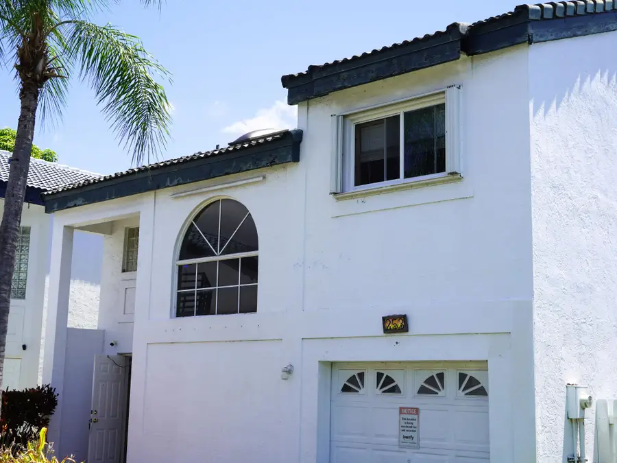 253 NE 211th Terrace, North Miami Beach, FL 33179 - #3