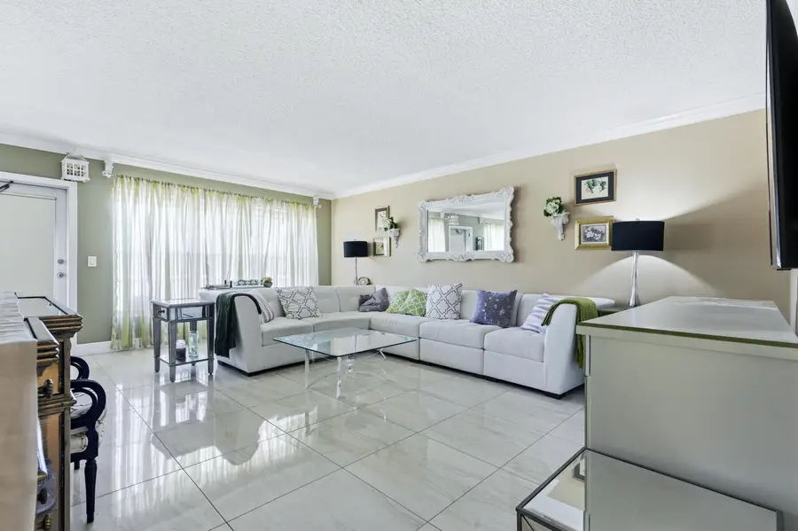 213 Wellington E, West Palm Beach, FL 33417 - #2