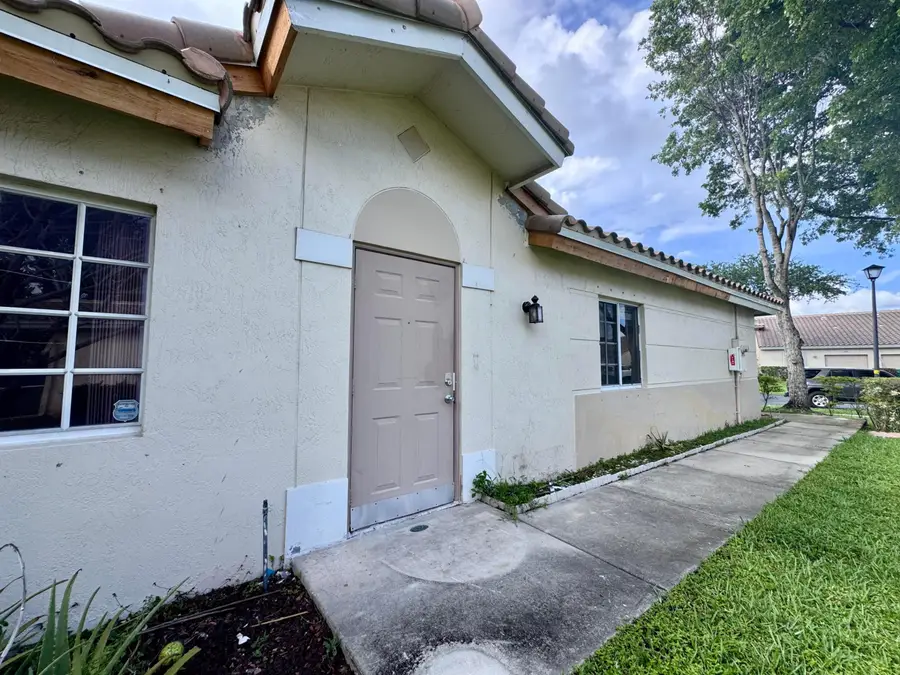 4989 SW 32nd Terrace, Dania Beach, FL 33312 - #2