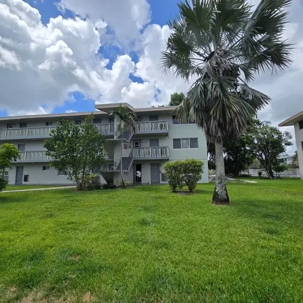 5420 NW 11th Street #202, Plantation, FL 33313