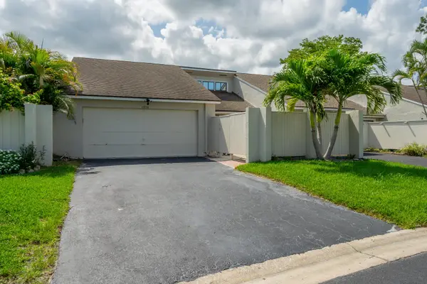 12858 Spinnaker Lane, Wellington, FL 33414