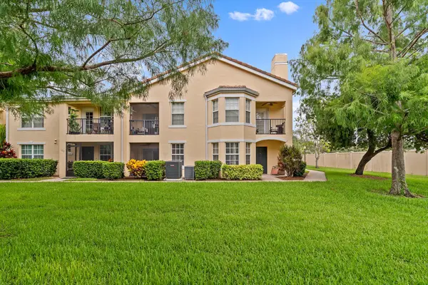 152 SW Peacock Boulevard #203, Port St Lucie, FL 34986