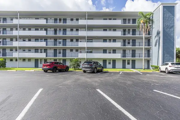 950 Hillcrest Drive #514, Hollywood, FL 33021