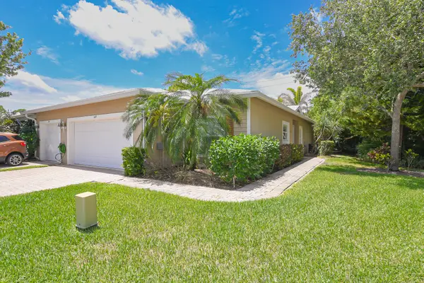 649 NE Bent Paddle Lane, Port St Lucie, FL 34983