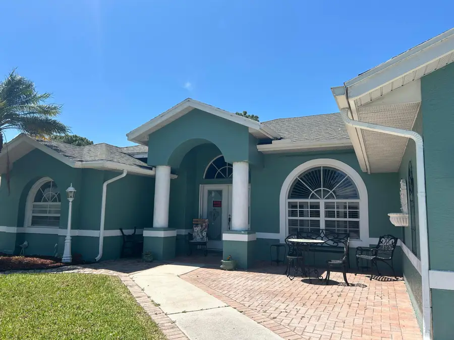 2301 SE Mariola Avenue Se, Port Saint Lucie, FL 34952 - #2