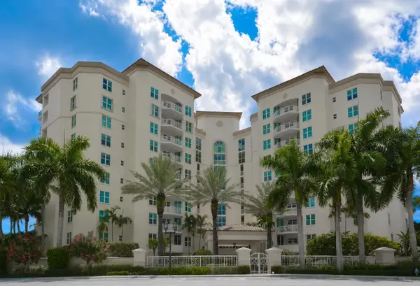 550 SE Mizner Boulevard #B702, Boca Raton, FL 33432
