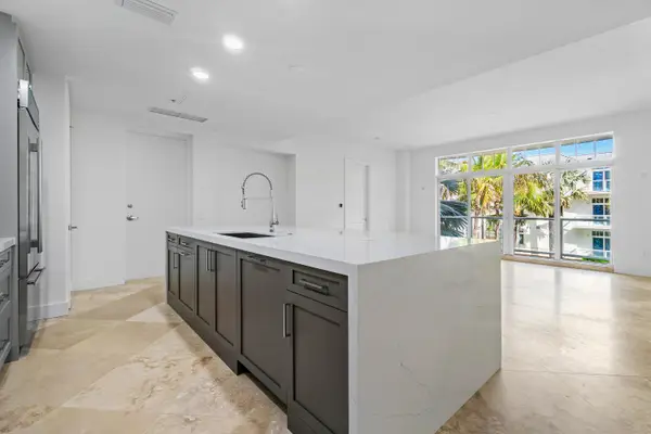 178 Lake Drive #4202, Palm Beach Shores, FL 33404