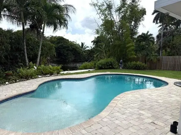 3560 Lloyd Drive, Oakland Park, FL 33309
