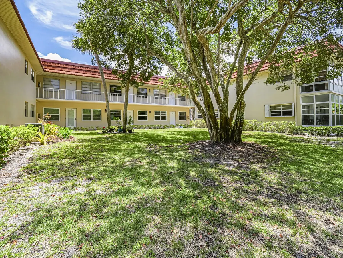 109 Spring Lake Court #105, Vero Beach, FL 32962 - #1