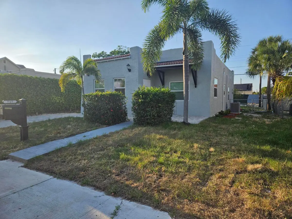 717 Selkirk Street, West Palm Beach, FL 33405 - #1
