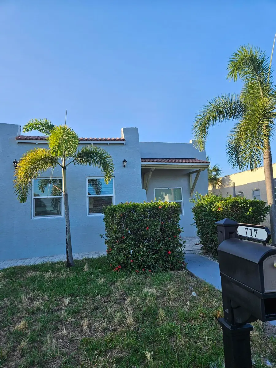 717 Selkirk Street, West Palm Beach, FL 33405 - #3
