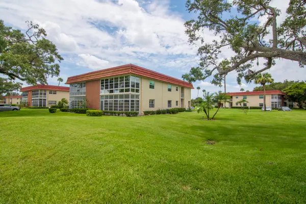 61 Woodland Drive #106, Vero Beach, FL 32962
