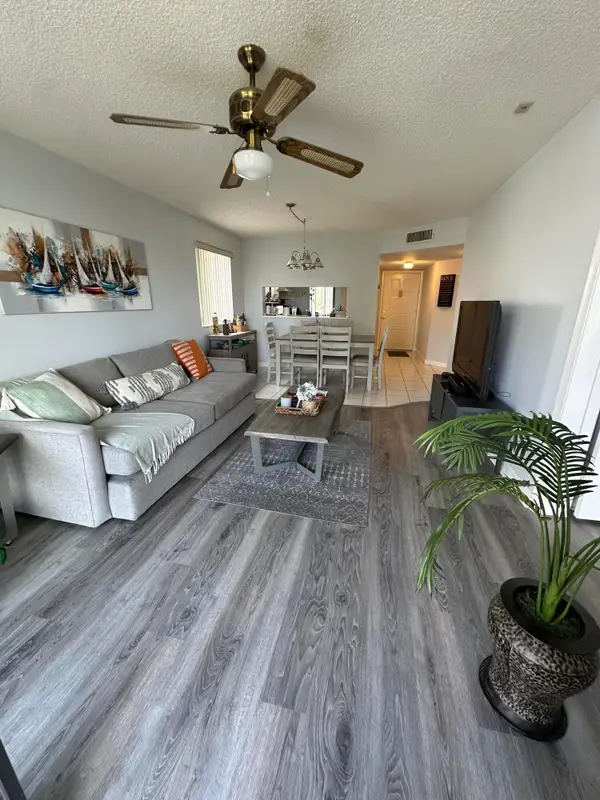 3138 Via Poinciana #317, Lake Worth, FL 33480