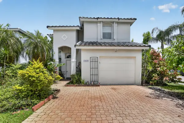 10690 NW 2nd Circle, Pembroke Pines, FL 33026