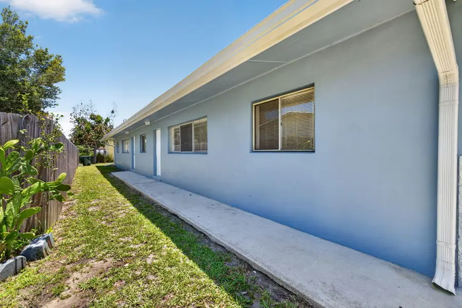 812 N 24th Street, Fort Pierce, FL 34950 - #3