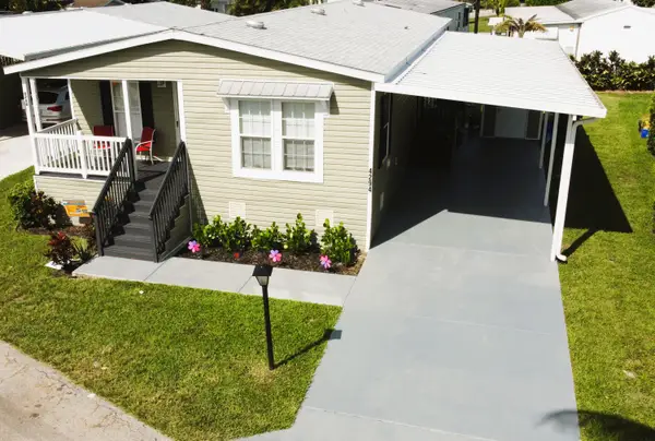 4294 Janet Drive #825, Greenacres, FL 33463