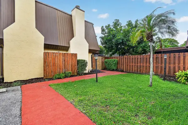 3502 Gardens E Drive, Palm Beach Gardens, FL 33410