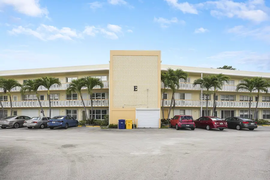 210 Wellington E, West Palm Beach, FL 33417 - #3